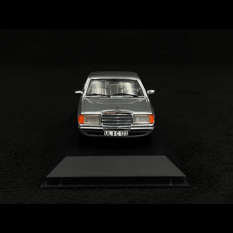 Mercedes-Benz 280 CE Coupé W123 Silver Metallic 1/43 Minichamps