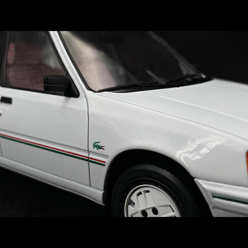 Modèle Réduit Peugeot 205 Rouge 5 Portes 1984 Au 1/18 - Marque MCG, En Métal, échelle 1:18