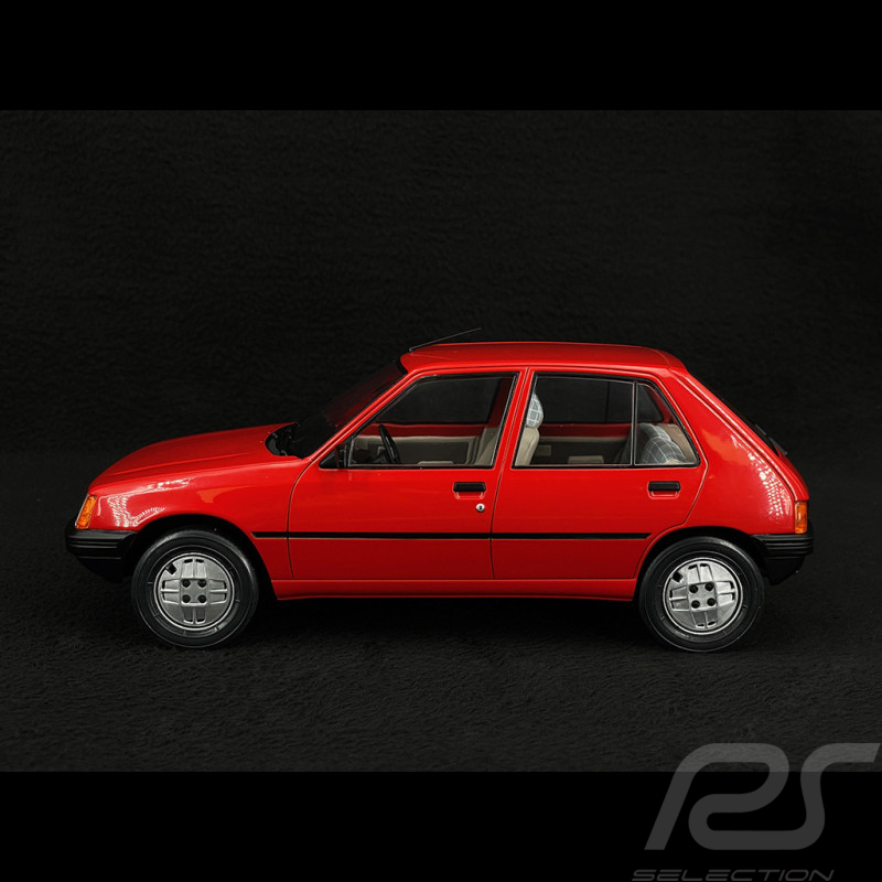 Peugeot 205 1984 Rouge 1/18 MCG MCG18492