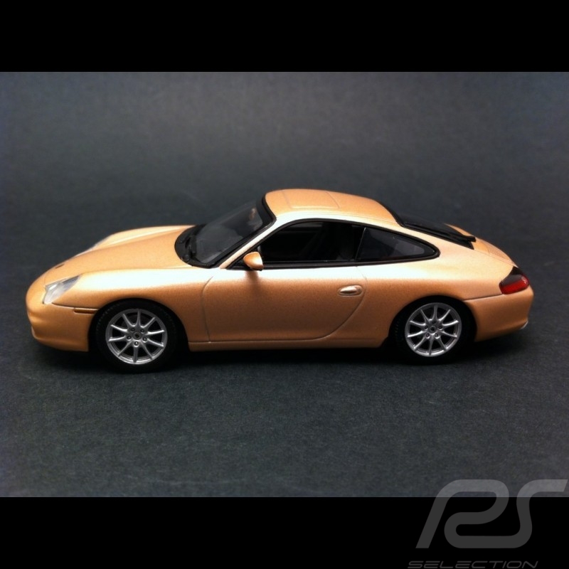 Porsche 996 Carrera 4 Coupé 2001 argent rosé 1/43 Minichamps 400061025 Porsche 996 Carrera 4 Coupé 2001 argent rosé 1/43 Minichamps 400061025