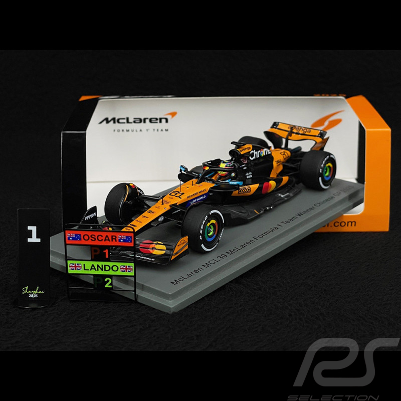 Oscar Piastri McLaren MCL39 n° 81 Vainqueur GP Chine 2025 Avec Pitboard 1/43 Spark S9580