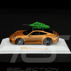 Porsche 911 Carrera S Type 922.2 2024 mit Weihnachtsbaum Nordic Gold Metallic 1/43 Spark WAP0200230T911