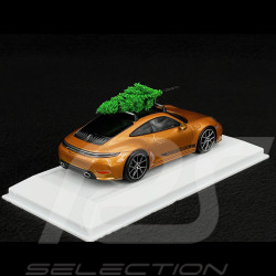 Porsche 911 Carrera S Type 922.2 2024 avec Sapin de Noël Or Nordique Métallique 1/43 Spark WAP0200230T911