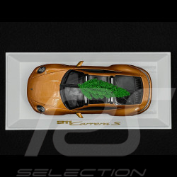 Porsche 911 Carrera S Type 922.2 2024 mit Weihnachtsbaum Nordic Gold Metallic 1/43 Spark WAP0200230T911