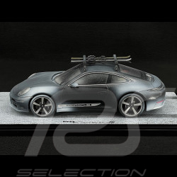 Porsche 911 Carrera S Type 992.2 2024 Noir avec Skis Porsche 1/18 Spark WAP0210230T911