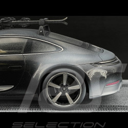 Porsche 911 Carrera S Type 992.2 2024 Noir avec Skis Porsche 1/18 Spark WAP0210230T911