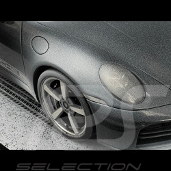 Porsche 911 Carrera S Type 992.2 2024 Noir avec Skis Porsche 1/18 Spark WAP0210230T911