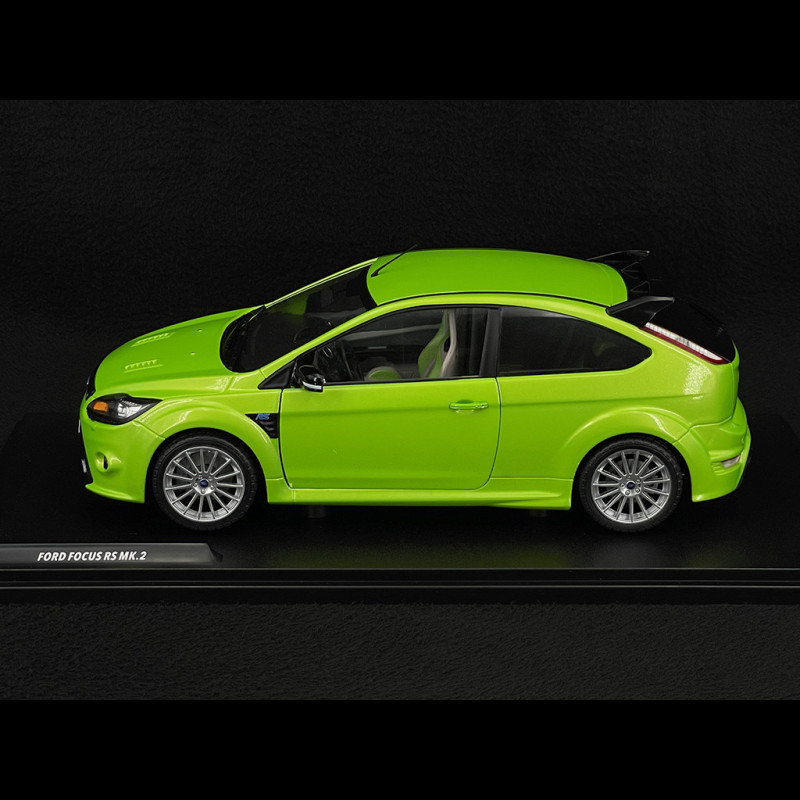Ford Focus RS Ultimate Green Met. 1:18 100080001 MINICHAMPS diecast