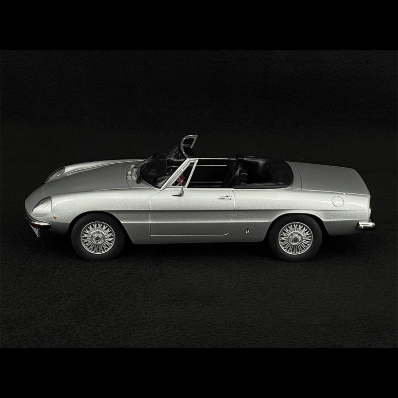 Alfa Romeo 2000 Spider 1973 Light Grey 1/18 Norev 187884