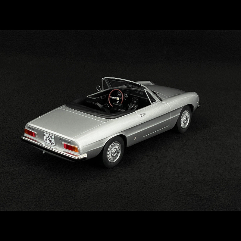 Alfa Romeo 2000 spyder 1/43 ポリトーイNo.41 Alfa Romeo 2000 Spider 1973 Light Grey 1/18 Norev 187884