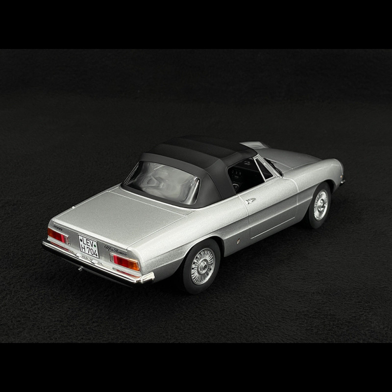 Alfa Romeo 2000 Spider 1973 Light Grey 1/18 Norev 187884