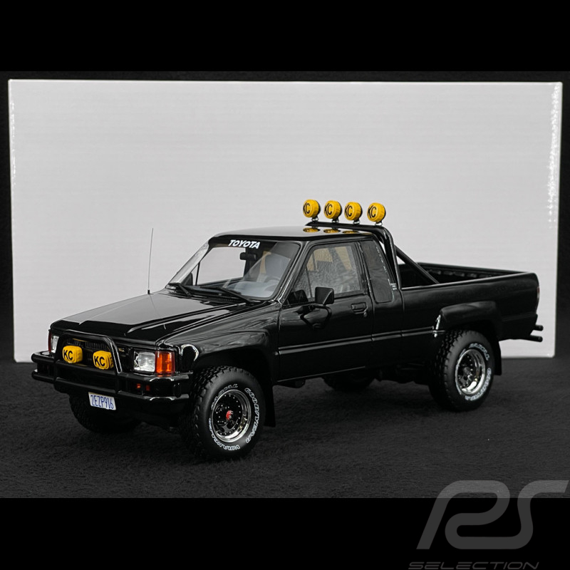 Toyota Hilux SR5 1985 Glänzendes Schwarz 1/18 Ottomobile OT481B
