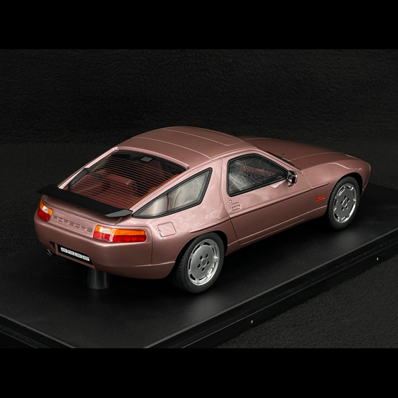 Cassis Red Porsche 928 S 1980 Cassis Red Metallic 1/18 GT Spirit GT524