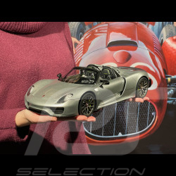 Porsche 918 Spyder Pack Weissach 2013 Argent GT 1/12 Autoart 12123