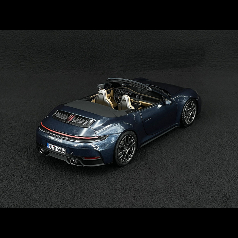 Porsche 911 Carrera Cabriolet 2025 – Bleu Yachting Métallisé – Modèle Réduit 1:18 – Zamak – Collectionneur Adulte
