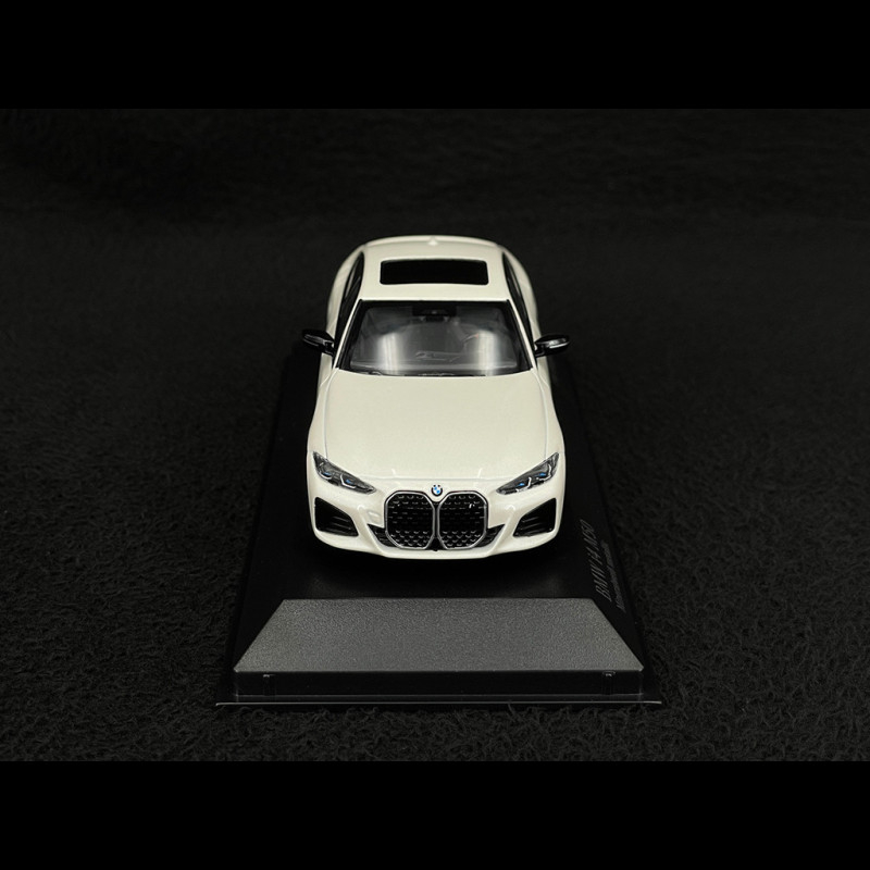 BMW i4 M50 2022 Mineral White Metallic 1/43 Minichamps 410024000