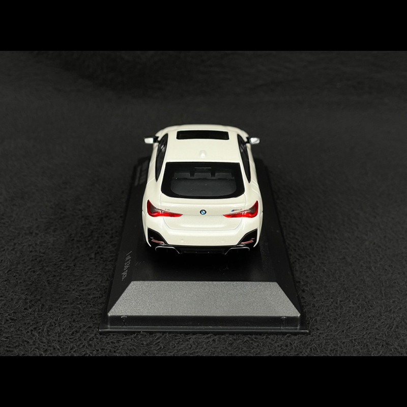 BMW i4 M50 2022 Mineral White Metallic 1/43 Minichamps 410024000