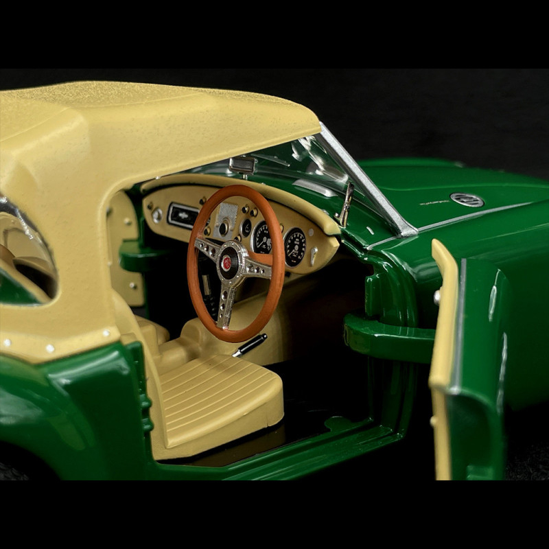 MG MGA MK1 Softtop 1959 Green / Cream 1/18 Triple9 T9-1800165