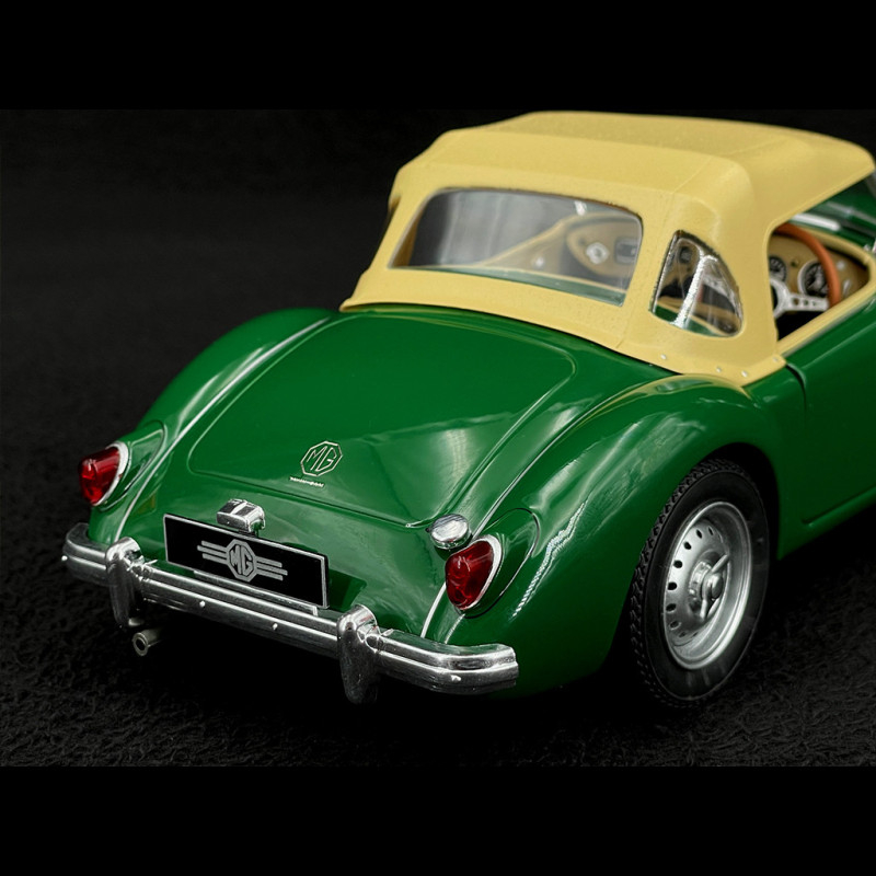 MG MGA MK1 Softtop 1959 Green / Cream 1/18 Triple9 T9-1800165
