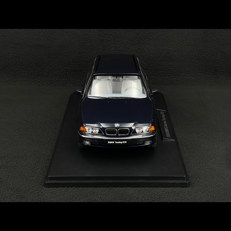 BMW 5-series Touring E39 1998 – Triple 9 1/18 – Argent Métal – Neuf