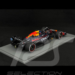 Max Verstappen Red Bull RB20 n° 1 Vainqueur Championnat du Monde 2024 F1 avec Pit Board 1/18 Spark 18S666