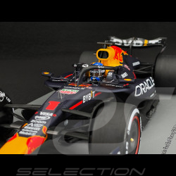 Max Verstappen Red Bull RB20 n° 1 Vainqueur Championnat du Monde 2024 F1 avec Pit Board 1/18 Spark 18S666