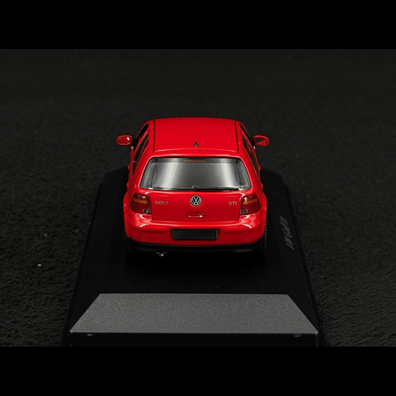 Volkswagen Golf IV 1999 Red 1/43 Minichamps 940056061