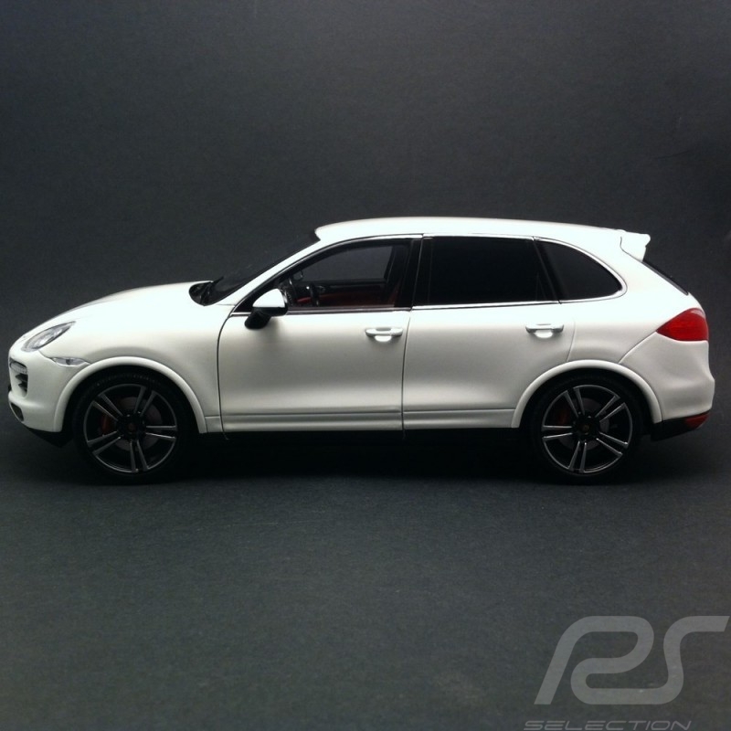 Porsche Cayenne Turbo S 2014 blanc 1/18 Minichamps WAP0210000D Porsche Cayenne Turbo S 2014 blanc 1/18 Minichamps WAP0210000D