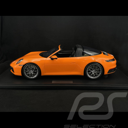 Porsche 911 Targa 4S Typ 992 2021 Pastellorange 1/8 GT Spirit GTS802101