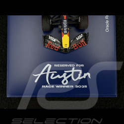 Max Verstappen Red Bull RB21 n° 1 Vainqueur GP USA 2025 F1 avec Figurine et Pit Board 1/43 Spark S9666