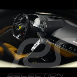 Ferrari 849 Testarossa 2025 Bianco Italia / Giallo Ambra Streifen 1/18 BBR Models P18275C