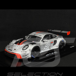 Porsche 911 GT3 R Type 992 2024 Version Présentation Gris Argent / Rouge 1/18 Spark WAP02157126EVO