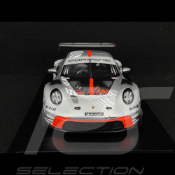 Porsche 911 GT3 R Typ 992 2024 Präsentationsversion Silbergrau / Rot 1/18 Spark WAP02157126EVO