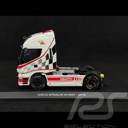 Iveco Stralis Hi-Way 2016 Camion Transporteur Abarth Blanc / Rouge 1/43 Hachette G1470001