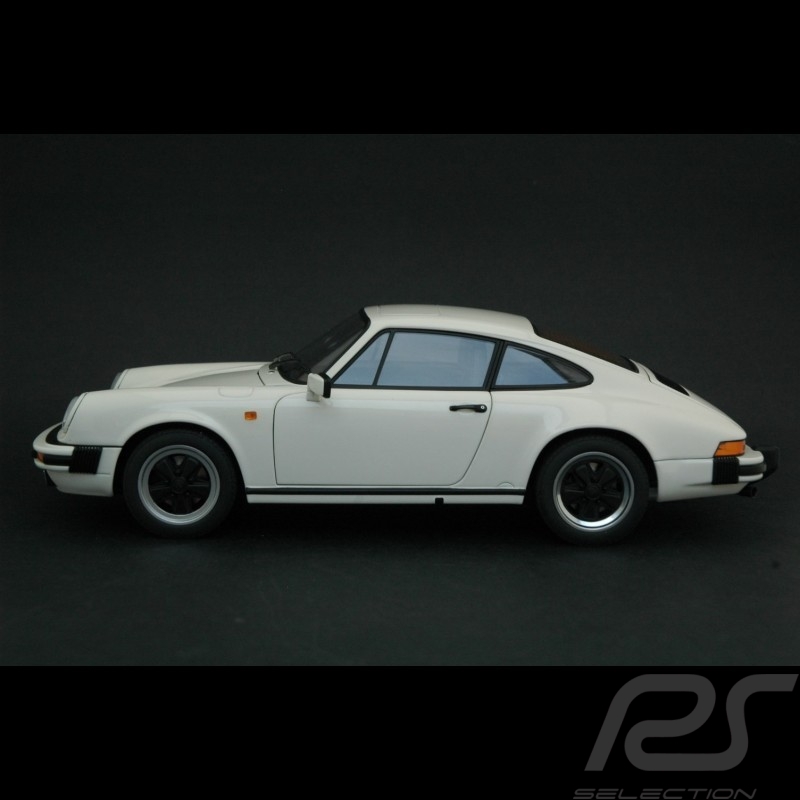 Porsche 911 3.2 Coupé 1988 blanc 1/18 Autoart 78012
