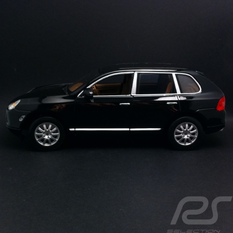 Porsche Cayenne S noir 1/18 Maisto 31675