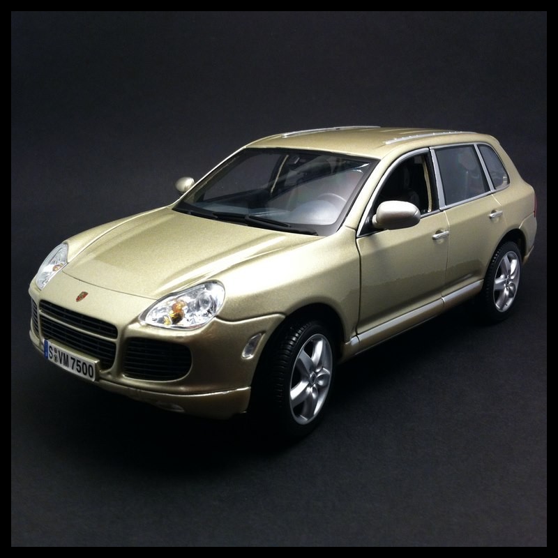 Porsche Cayenne Turbo beige 1/18 Maisto WAPC2100113