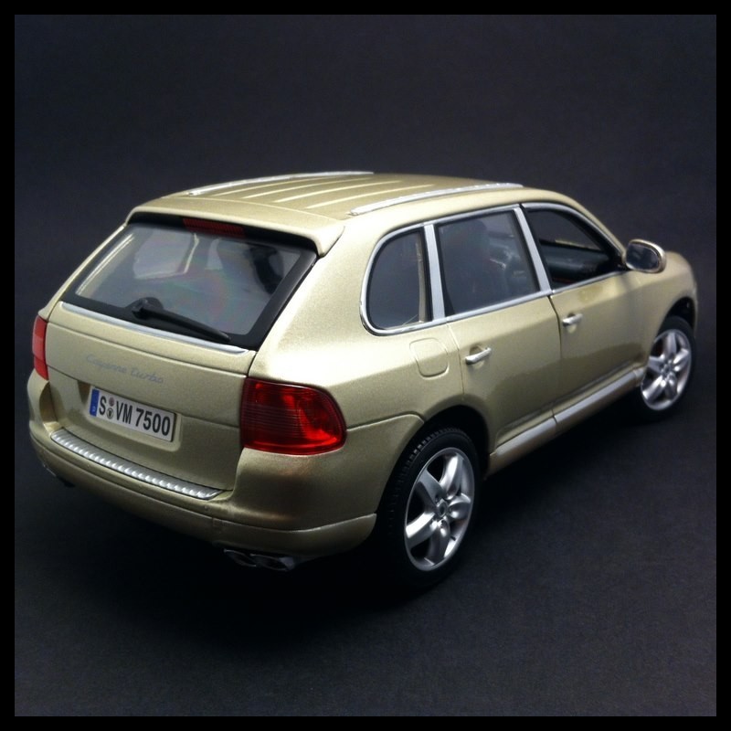 Porsche Cayenne Turbo beige 1/18 Maisto WAPC2100113