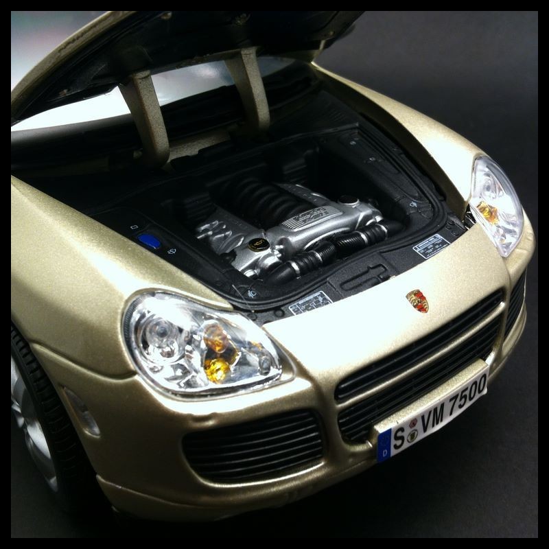 ミニカー Maisto PORSCHE Cayenne Turbo 1/18 Maisto porsche cayenne turbo 1.18 special edition SILVER OPENING