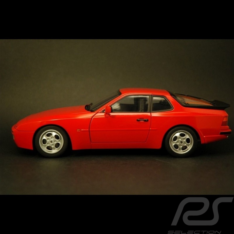 Porsche 944 Turbo rouge 1/18 Autoart 77957