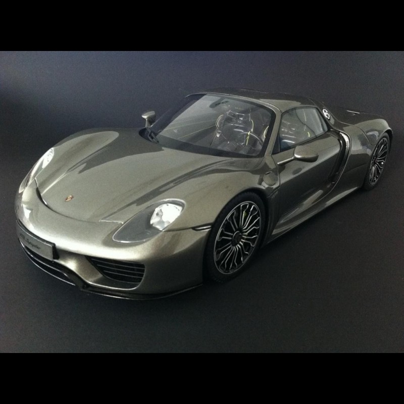 Bburago Miniature Porsche 918 Spyder Gris - Voiture Modèle Réduit Détail Réaliste