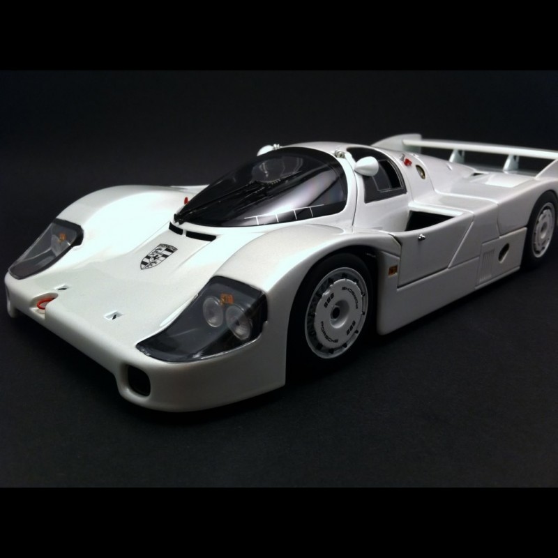 Porsche 956 L Show Car Frankfort 1983 1/18 Minichamps 183836900