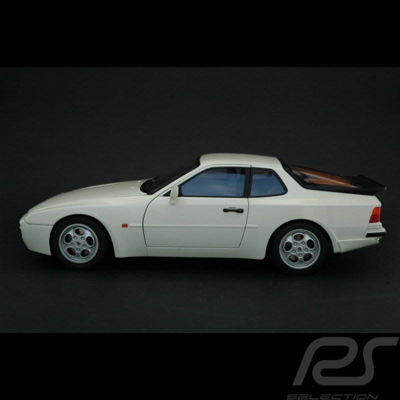 Porsche 944 Turbo blanc 1/18 Autoart 77958 Porsche 944 Turbo blanc 1/18 Autoart 77958