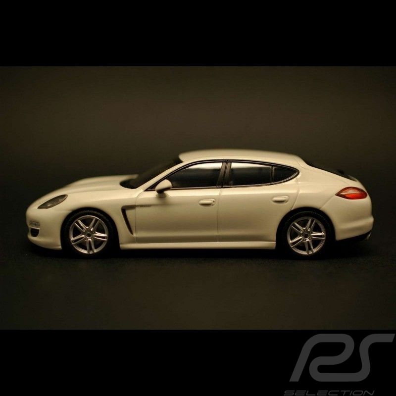 Porsche Panamera Diesel 2012 weiß 1/43 Minichamps WAP0200090C Porsche Panamera Diesel 2012 weiß 1/43 Minichamps WAP0200090C