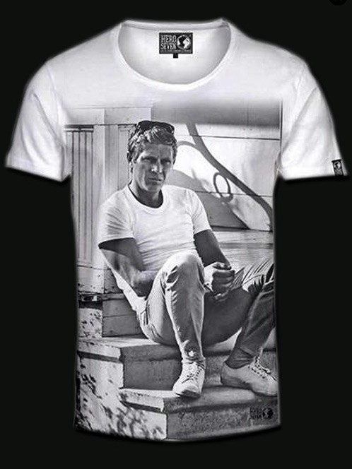 T-shirt Steve McQueen sitting white 