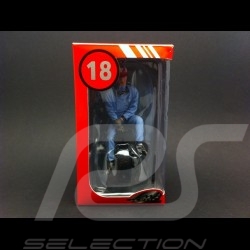Jo Siffert assis sur pneu 1/18 Figurine diorama FLM118012