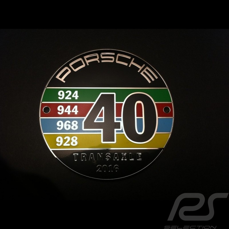 Badge de grille 40 ans Porsche à moteur avant Porsche Design MAP04515516 Badge de grille 40 ans Porsche à moteur avant Porsche Design MAP04515516