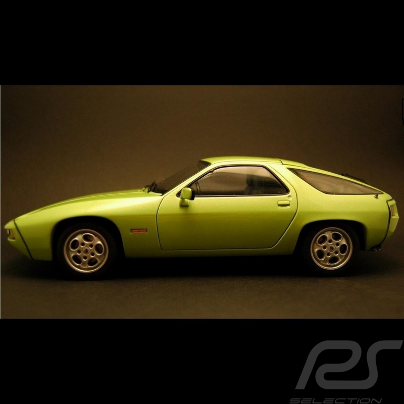 Porsche 928 Lint Green metallic 