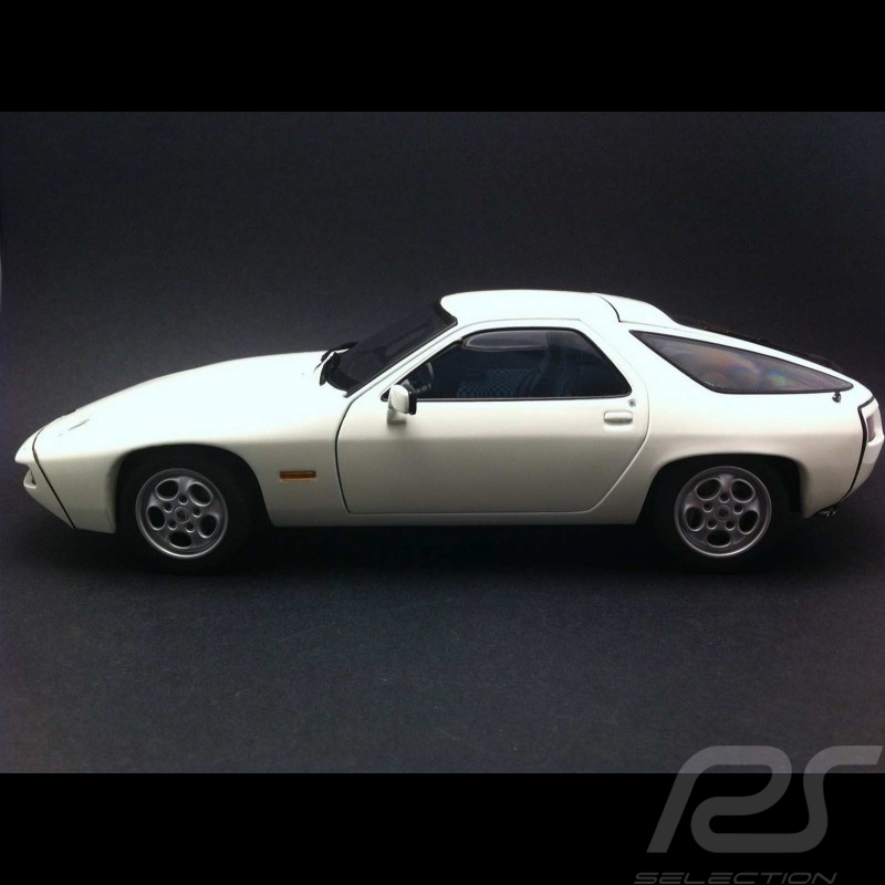 Porsche 928 white 1/18 Autoart 77902 Porsche 928 white 1/18 Autoart 77902