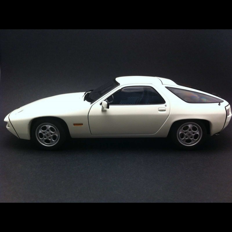 porsche-928-1980-white-1-18-